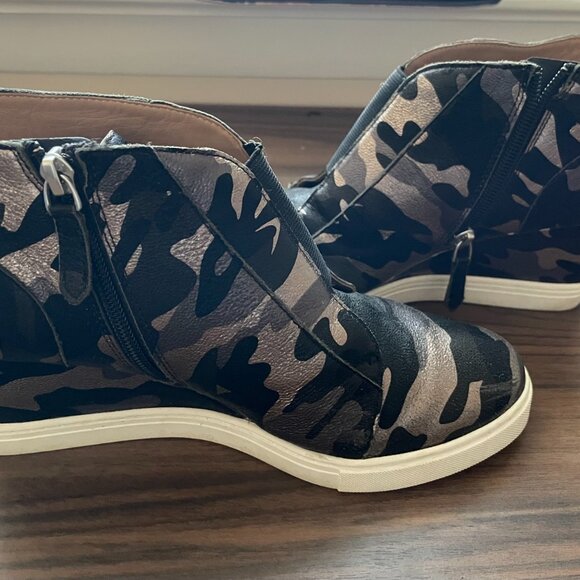 Lineo Paolo Felicia Metallic Camo Wedge Sneaker Bootie Size 8 - Picture 1 of 8